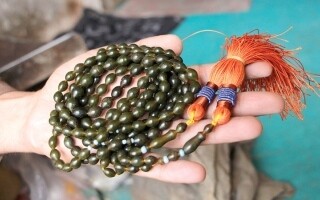 Boom in Prayer Bead Production in Afghanistan During Ramadan